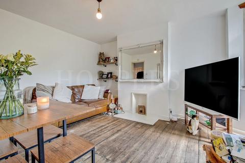 2 bedroom maisonette for sale, Tanfield Avenue, London, NW2