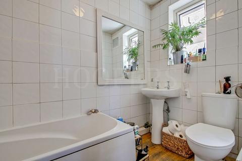 2 bedroom maisonette for sale, Tanfield Avenue, London, NW2