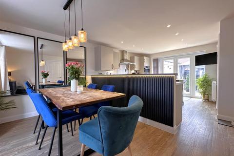 4 bedroom detached house for sale, Lysander Place, Fernwood, Newark