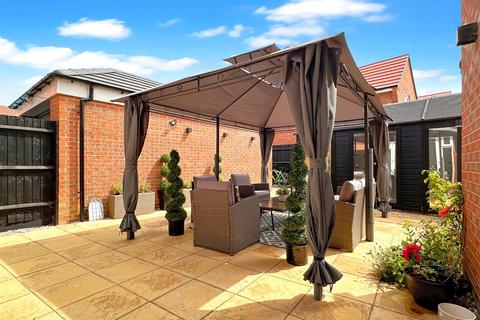 4 bedroom detached house for sale, Lysander Place, Fernwood, Newark