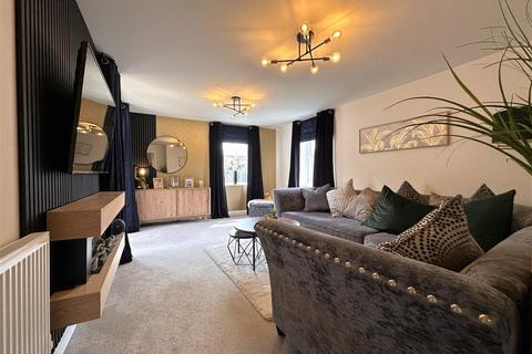 4 bedroom detached house for sale, Lysander Place, Fernwood, Newark