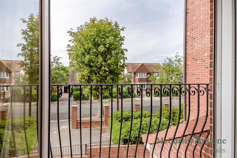 2 bedroom apartment for sale, Victoria Gardens. Reglan Road, Frinton-On-Sea, Essex, CO13 9FA