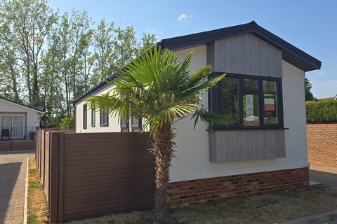 2 bedroom park home for sale, Bray, Berkshire, SL6