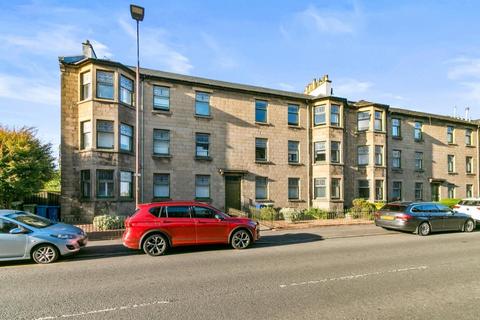 3 bedroom flat to rent, 205 Glasgow Road, Flat 5 Dumbarton G82 1DP