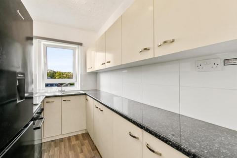 3 bedroom flat to rent, 205 Glasgow Road, Flat 5 Dumbarton G82 1DP