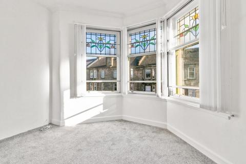 3 bedroom flat to rent, 205 Glasgow Road, Flat 5 Dumbarton G82 1DP