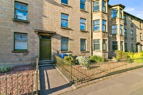 3 bedroom flat to rent, 205 Glasgow Road, Flat 5 Dumbarton G82 1DP