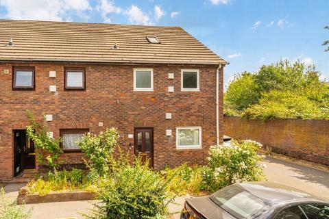 Layton Road, Brentford TW8
