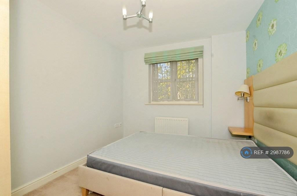 Apartment in Harrow - More
