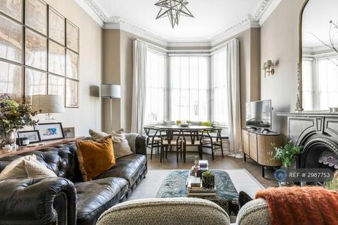 2 bedroom flat to rent, The Chase, London, SW4