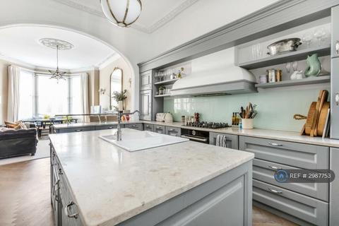 2 bedroom flat to rent, The Chase, London, SW4