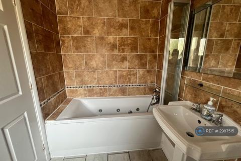 4 bedroom terraced house to rent, Abbott Road, London, E14