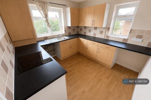 2 bedroom maisonette to rent, Gloucester Crescent, Rushden, NN10