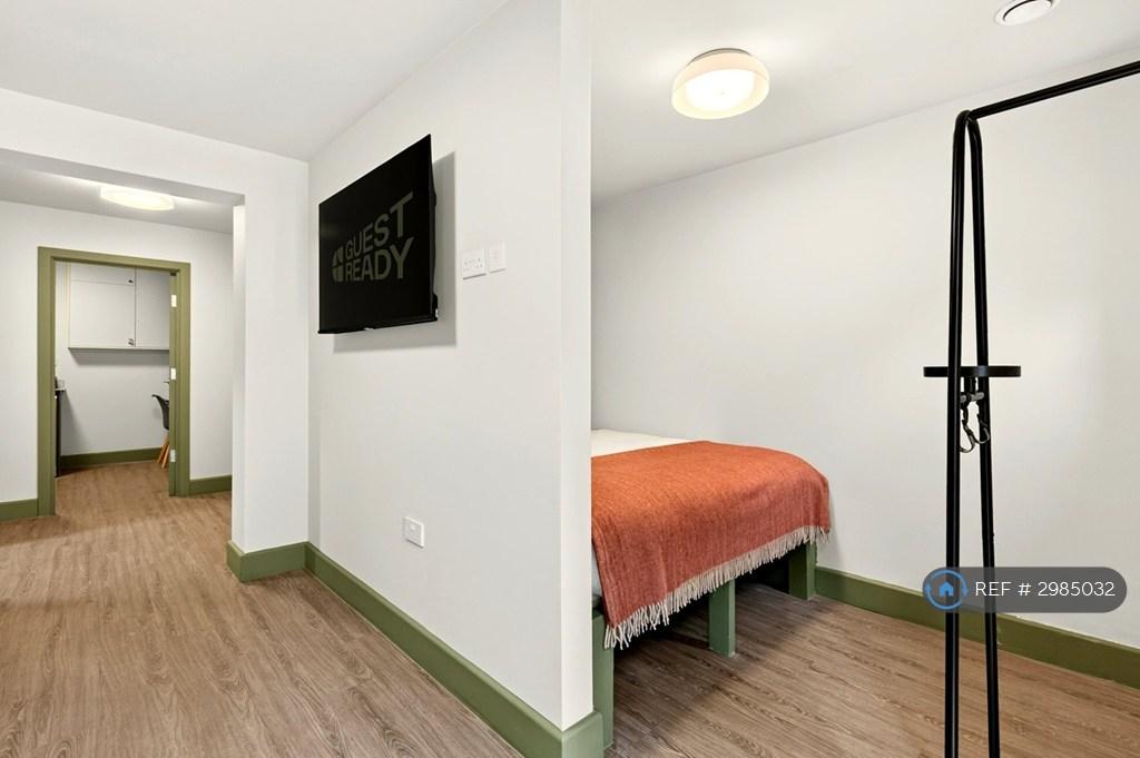 Apartment in Harrow - View 4