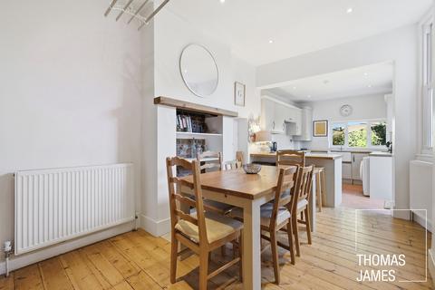 4 bedroom terraced house for sale, Caversham Avenue, London, N13