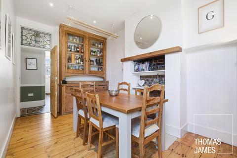 4 bedroom terraced house for sale, Caversham Avenue, London, N13