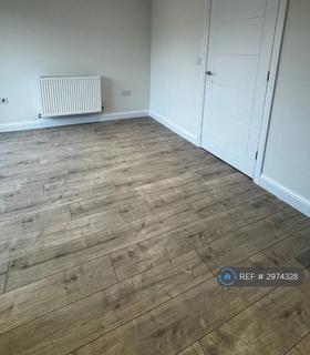 3 bedroom semi-detached house to rent, Barnes Way, Kingswood, HU7