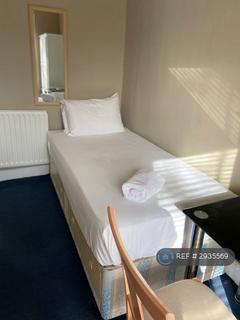 Studio to rent, Princes Square, London, W2