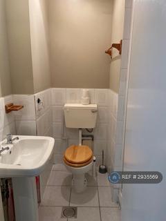 Studio to rent, Princes Square, London, W2