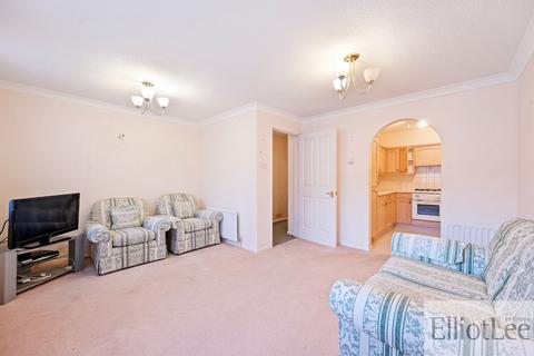 2 bedroom flat for sale, Uxbridge Road, Pinner HA5