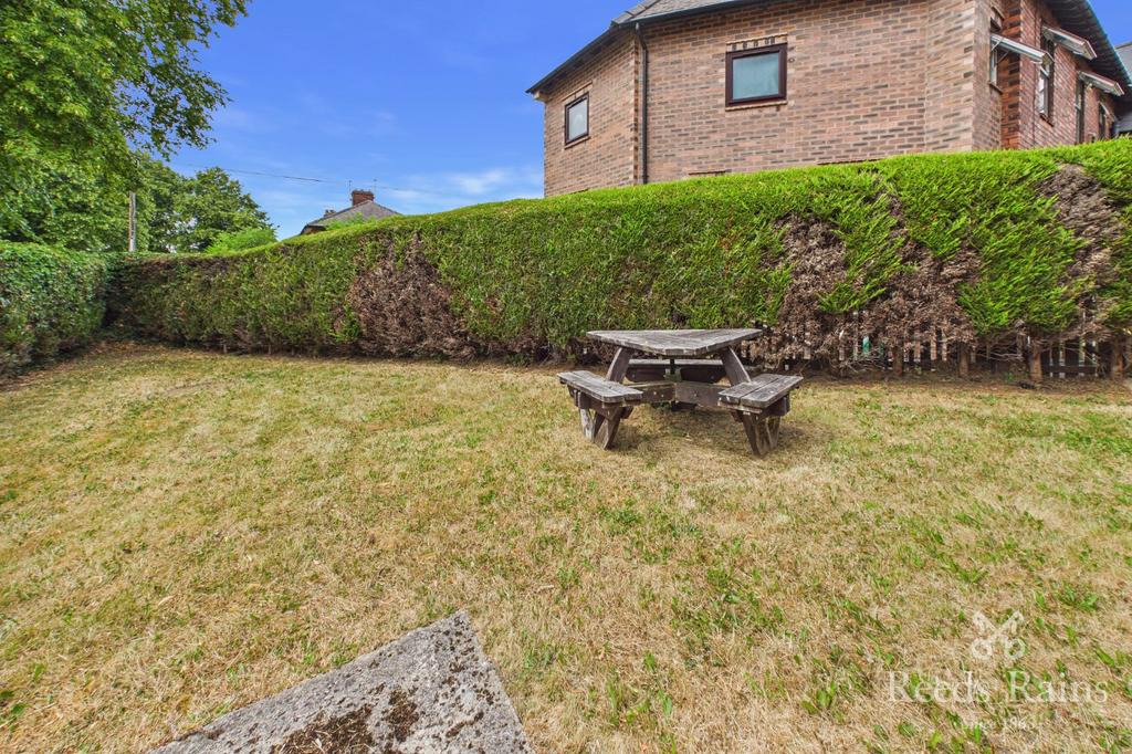 House in Sheffield, Pismire Hill, Firth Park - More