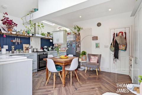 2 bedroom maisonette for sale, Kynaston Road, Enfield, EN2