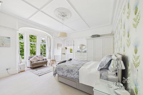 2 bedroom apartment for sale, Station Road, West Yorkshire WF5