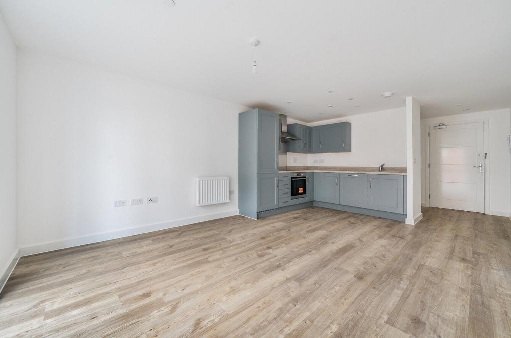 Apartment in Southampton, Waterside Park, Woolston - View 2