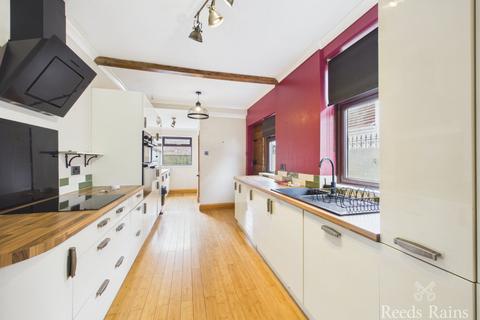 4 bedroom semi-detached house for sale, Darlington Road, Durham TS18