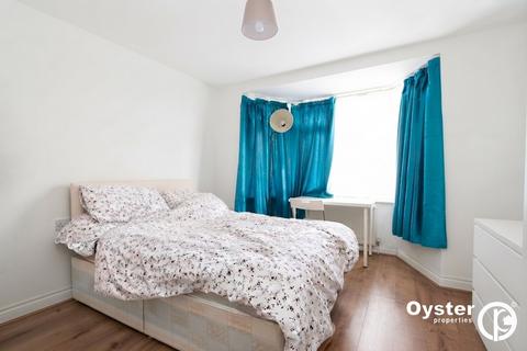 6 bedroom terraced house to rent, Berkeley Road, London, NW9