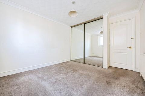 2 bedroom flat for sale, Hurst Grove, Bedford, Bedfordshire, MK40