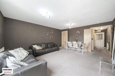 3 bedroom terraced house to rent, Elderberry Way, London, E6