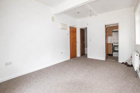 Studio to rent, Uxbridge Road, hayes, middlesex