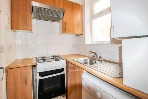 Studio to rent, Uxbridge Road, hayes, middlesex