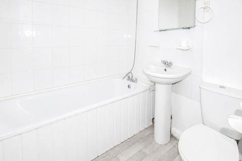 Studio to rent, Uxbridge Road, hayes, middlesex