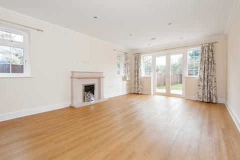 6 bedroom detached house to rent, Midway Walton-On-Thames KT12