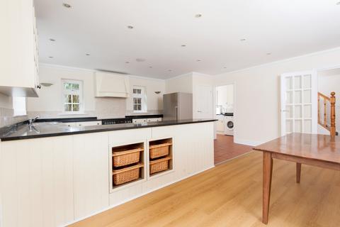 6 bedroom detached house to rent, Midway Walton-On-Thames KT12
