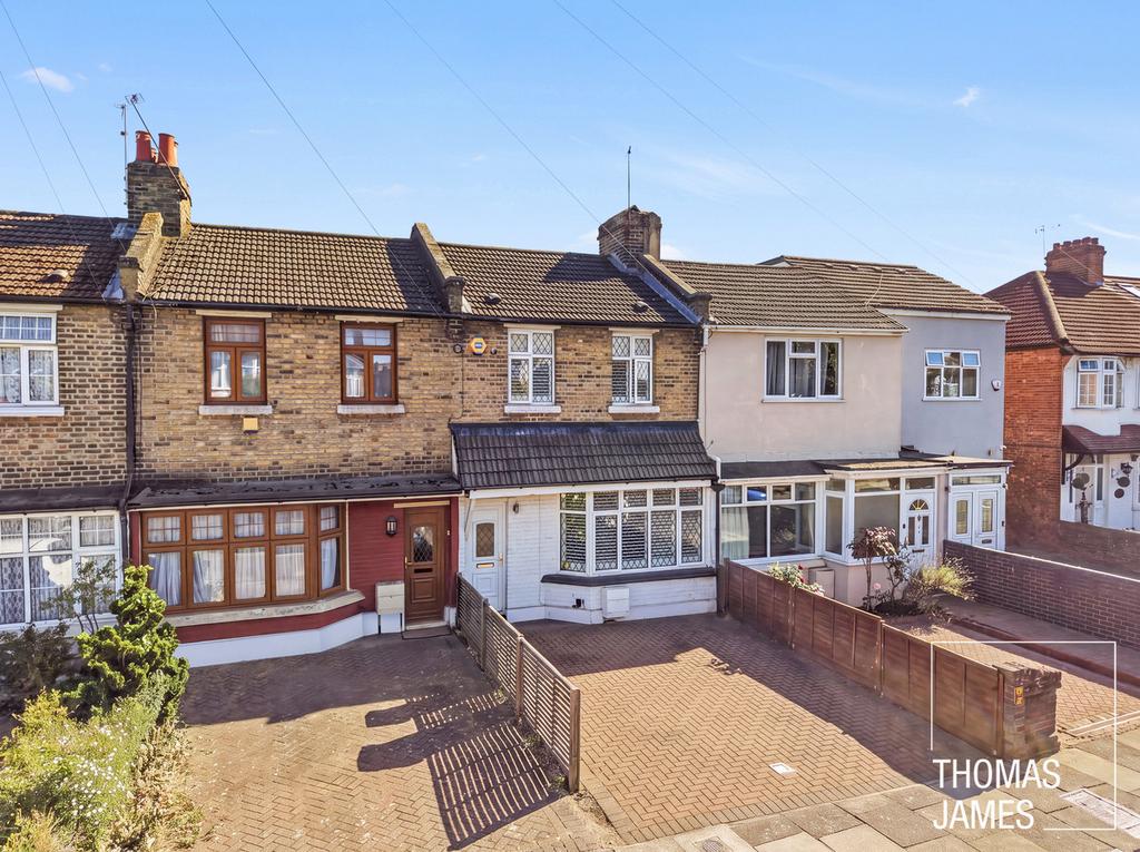 Detached house exterior, driveway