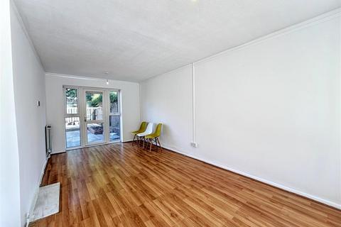 3 bedroom semi-detached house for sale, Crownfield Road, London