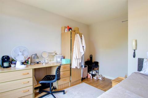 1 bedroom in a house share to rent, East Road, Cambridge CB1