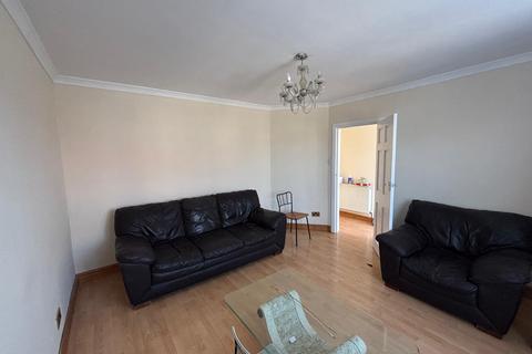 2 bedroom terraced house to rent, Blundell Road, Edgware HA8