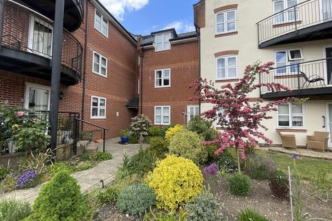 2 bedroom flat to rent, St. Edmunds Gate, Salisbury SP1