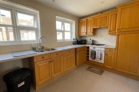 2 bedroom flat to rent, St. Edmunds Gate, Salisbury SP1