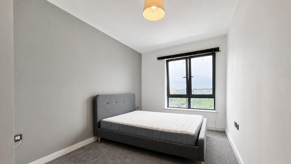 Apartment in Leeds - View 3