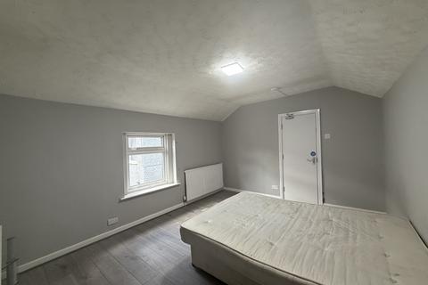 1 bedroom in a house share to rent, Room 5 360 Wilnecote Lane, Tamworth, B77