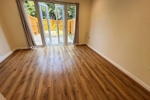 4 bedroom terraced house to rent, Blackthorn Road, Ilford IG1