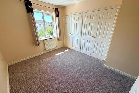 4 bedroom terraced house to rent, Blackthorn Road, Ilford IG1