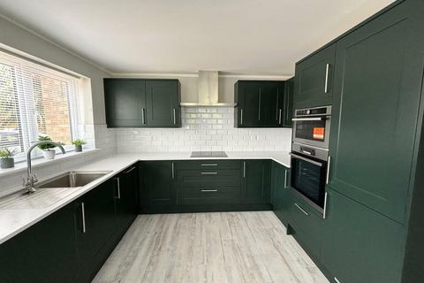 3 bedroom terraced house to rent, Wilmot Close, Witney, Oxfordshire, OX28