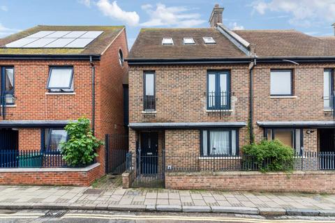 2 bedroom flat to rent, Water Lane, Twickenham TW1