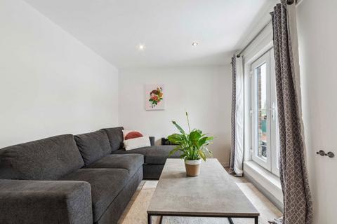 2 bedroom flat to rent, Water Lane, Twickenham TW1